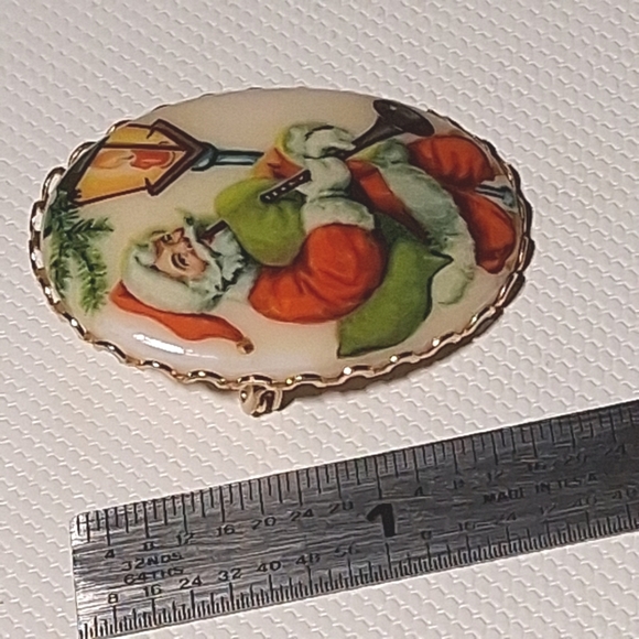 * Vintage Victorian Santa Christmas Cameo Pin Brooch - Picture 2 of 4